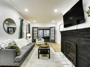 Dog-friendly Pleasant Ridge Home: 13 Mi to Detroit