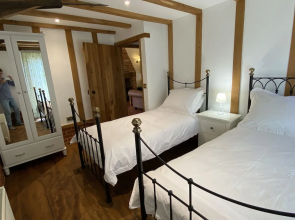 Brundish, Suffolk Barn, 2 Bed Idyllic 6 Acres