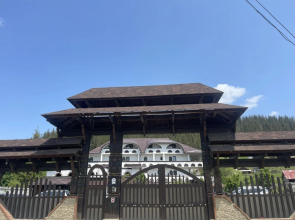 Beautiful 2-bed Apartment in Gura Humorului