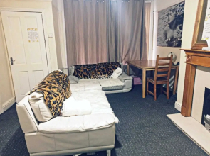 Beautiful 1-bed House in Leeds