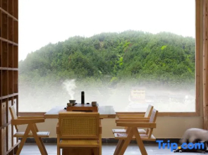 One see one mountain Shangpi Homestay (Xijiang Qianhu Miao Village Observation Platform Store)