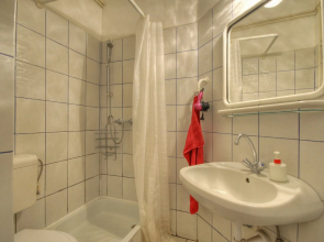 Opera Guesthouse & apartments