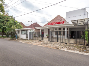 RedDoorz Syariah near Gajayana Stadium Malang