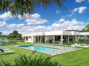Your Luxury Escape - Scenic Vista