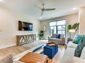 Modern + Stylish Condo: 5 Mi to Downtown Charlotte