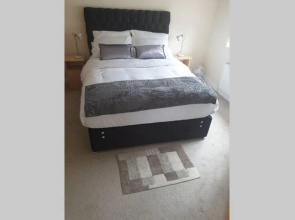 private-ensuite-room Limerick city stay