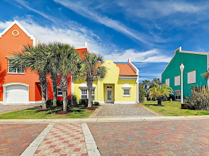 Spacious Banana Bay Townhome W/ Pool & Beach 3 Bedroom Condo