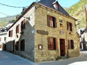Hostal Plaza Garos