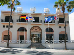 New York Plaza Hotel Apartments