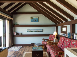 Spectacular Waterfront Cottage