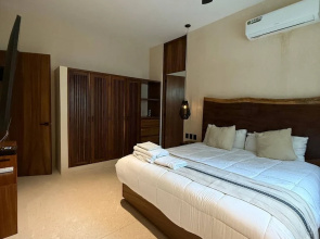Great 3 Bedroom Apartment and Private Pool!