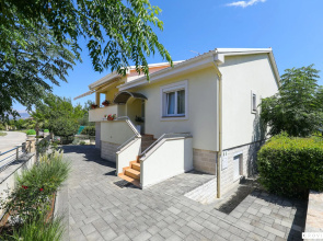Monty in Pridraga with 3 bedrooms and 1 bathrooms