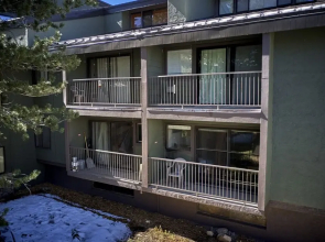 St. Anton Courtyard View 2-bedroom Condos w/ two Oversized Jacuzzi Spas