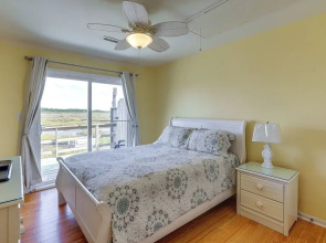North Topsail Beach Townhome: Walk to the Beach!