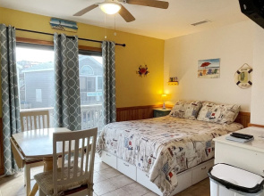 9 Nautical Nine Studio Bedroom Condo by RedAwning