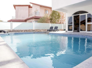 YalaRent Ivy Villa with Private Pool