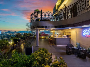 Peninsula Hotel Danang