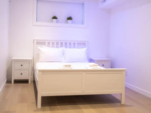 Brand New Modern Unit With Easy Access to the City