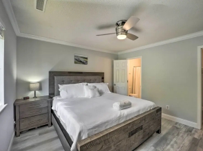 Updated Wilmington Retreat ~ 2 Miles to Uncw!