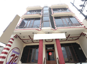 OYO 11912 Hotel Nav Classic