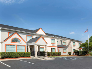 Microtel Inn & Suites by Wyndham Columbia/Fort Jackson N