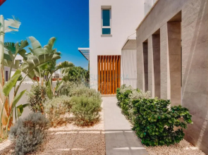 Dream 3bdr villa with private pool near the beach!