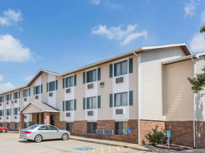 Super 8 by Wyndham Manhattan KS