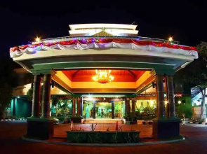 Zamrud Hotel & Convention