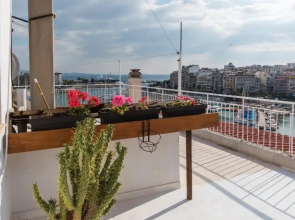 Piraeus Apartment with Endless View