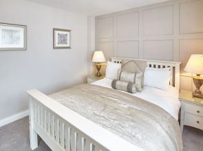 Host Stay Sandling Court