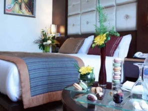Golden Tulip Farah