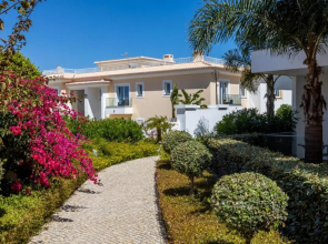 CoolHouses Algarve Lagos, 3 Bed modern Flat, outdoor, Indoor pools and SPA, Amor à Vida