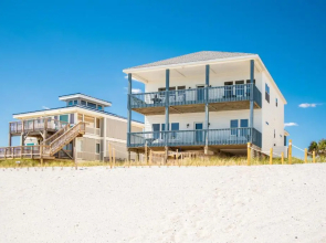 Casa Bianca by Oak Island Accommodations