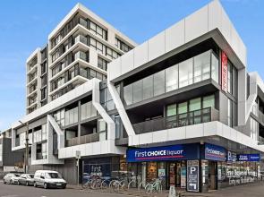 A Cozy 2BR Apt Next to The Yarra River