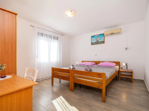 Amazing Home in Rovanjska With 4 Bedrooms, Jacuzzi and Wifi