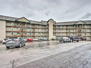 Pool Access & Lake Views: Camdenton Condo