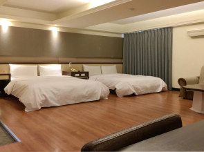 Zaw Jung Business Hotel