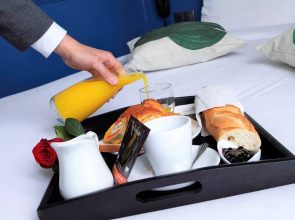 Hotel du Théâtre by Patrick Hayat