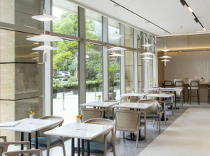 Sheraton Grand Shanghai Pudong Hotel & Residences