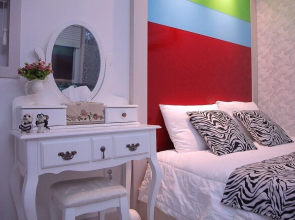 White house on the lake Pension