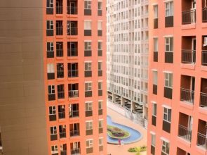 Stunning And Comfy Studio Apartment Transpark Juanda