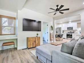 Boho-chic Folsom Retreat: Walkable Location!