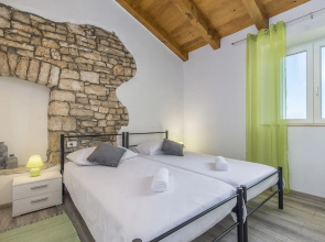 Beautiful Stone House with Large Garden And Private Pool