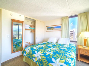 36th Floor with Beautiful Mountain Views | 1 Block to Beach | Free Parking & WIFI