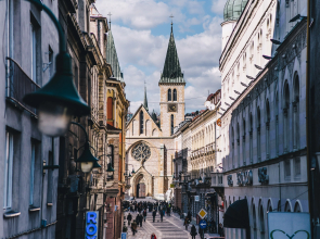 Modern 2bdr Apartment-cathedral View-best Location