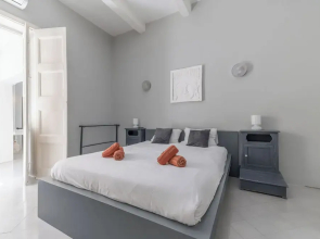 Spacious & Luxury 3BR Central Apartment