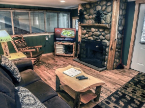 Timber Creek Chalets: 3 2 Bedroom Chalet
