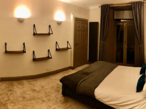 Superhost Newly Refurbished