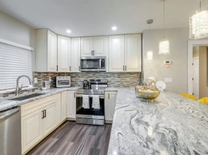 Silver Springs Home: Walk to Downtown!