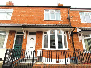 2-bed Darlington Townhouse, Garden & Free Parking